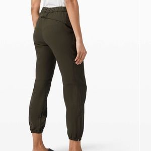 Lululemon Essential Affinity Jogger - dark olive, size 6 ✨ brand new